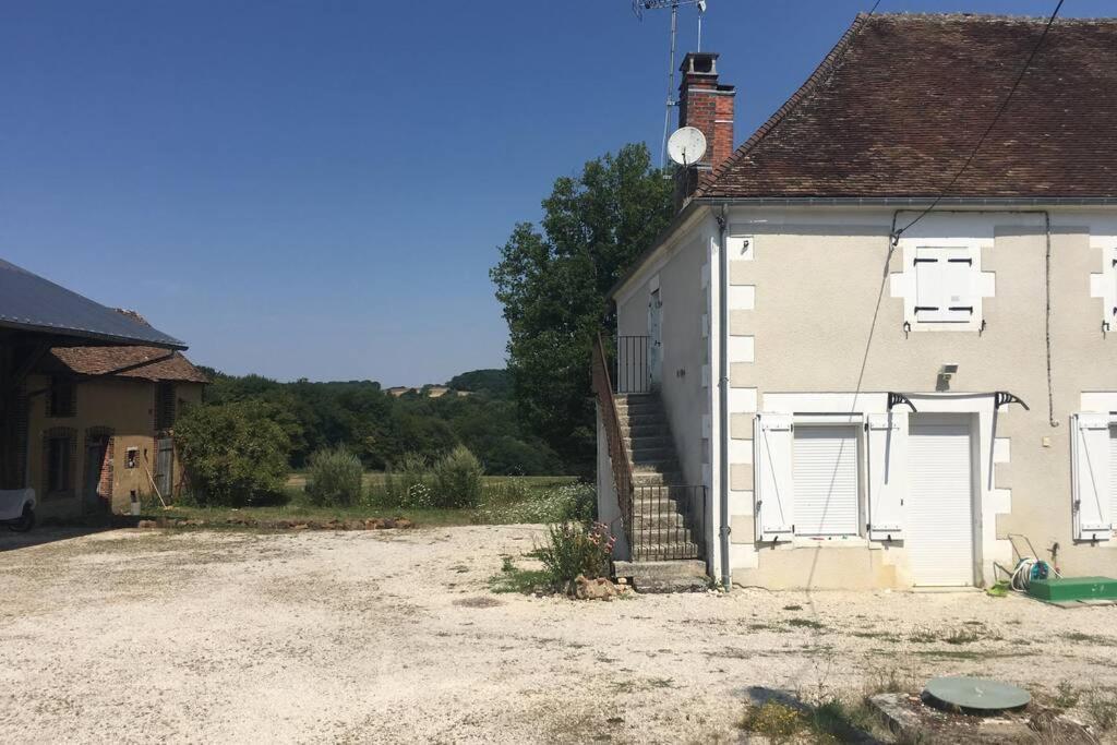 Logement Independant Le Poulailler Proche Guedelon Treigny Dış mekan fotoğraf